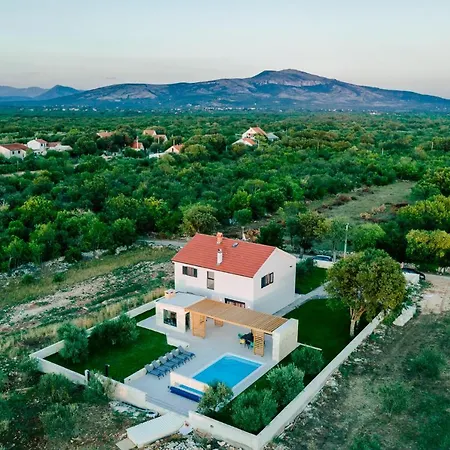 Villa Unikat With Pool And Sauna Puljane
